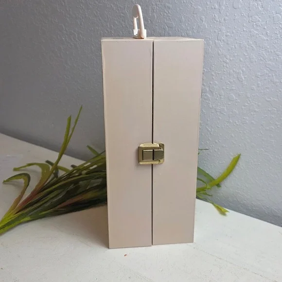 Vintage 10" Porcelain Snow White Style Doll 2 Extra Outfits & Music Box Trunk‎ - Picture 5 of 16